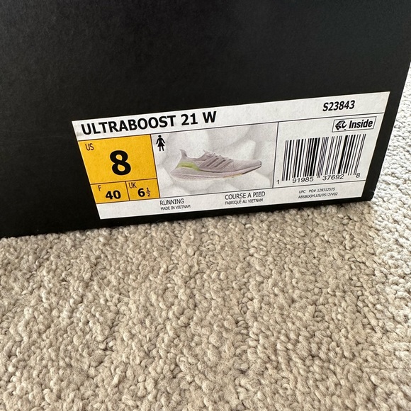 LIKE NEW- ultra boost 21 size 8 - Picture 3 of 3